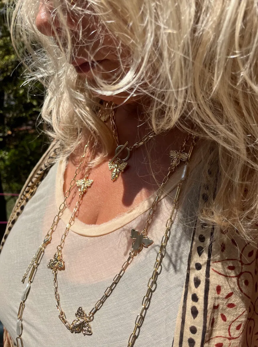 Contemporary T-Bar Bee Long Necklace In Gold-Tone